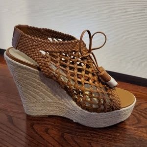 NEW INC international concept sandals